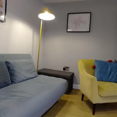 Apartment 17 South Street Flat *