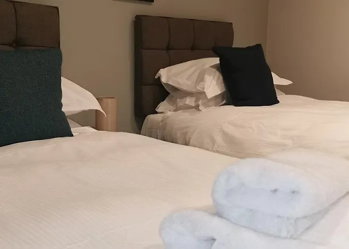 17 South Street Flat *