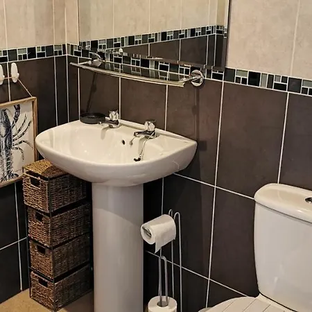 17 South Street Flat *